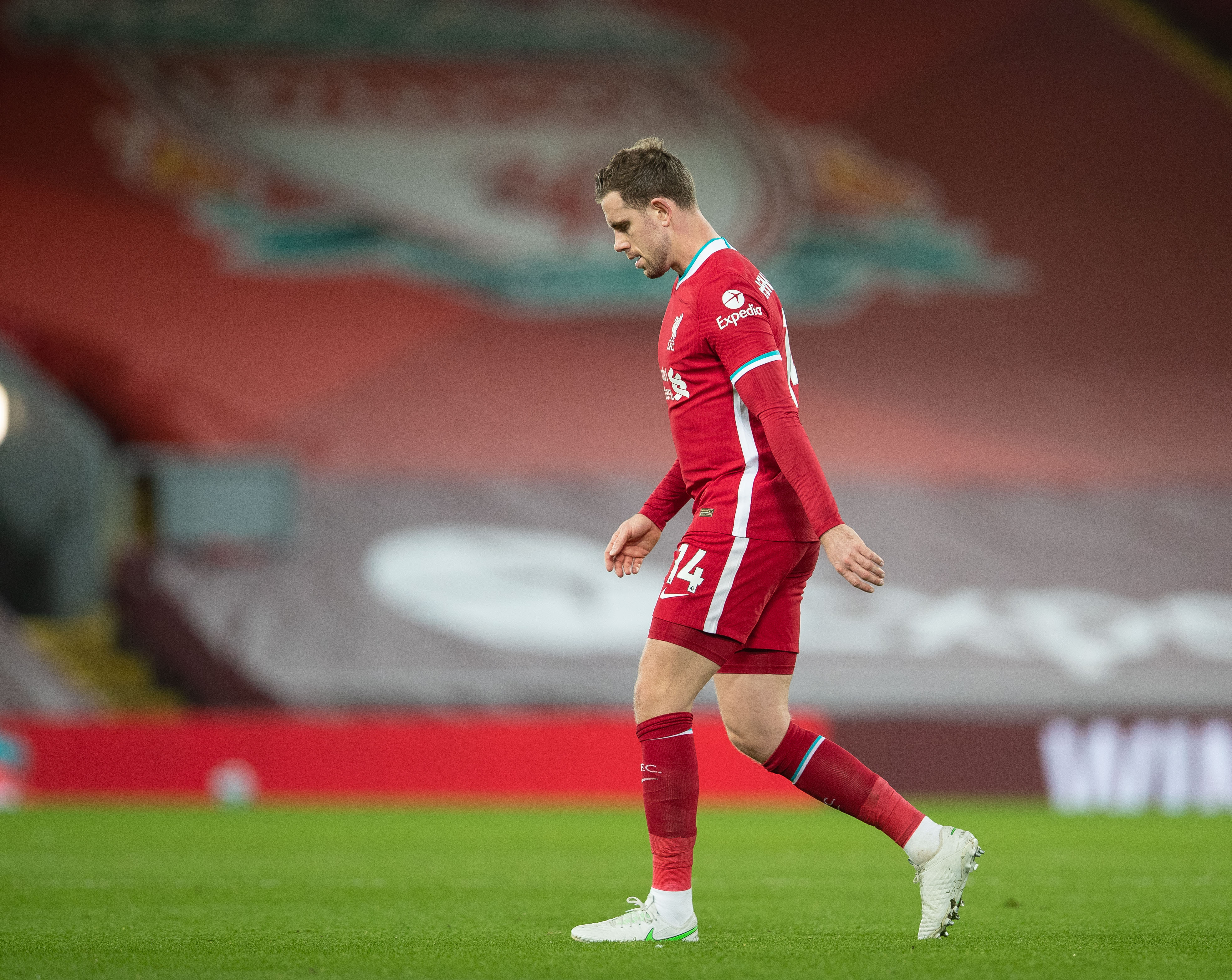 记者：莱奥周二接受核磁共振检查，结果显示无肌肉损伤（记者：莱奥周二核磁共振结果显示肌肉无伤）