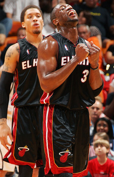 每体：法兰克福球迷在诺坎普制造骚乱，将面临欧足联的处罚（每体：法兰克福球迷在诺坎普引发混乱，或将遭欧足联惩处）