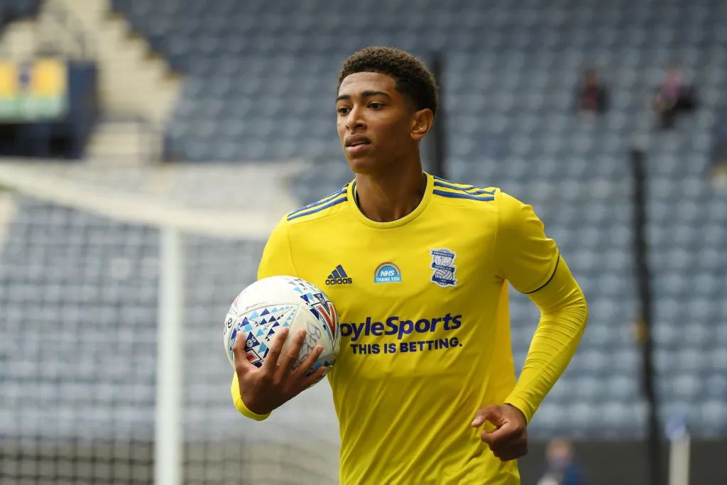 小科普：杨瀚森两次换下开拓者被打出10-0和13-0，最后输23分