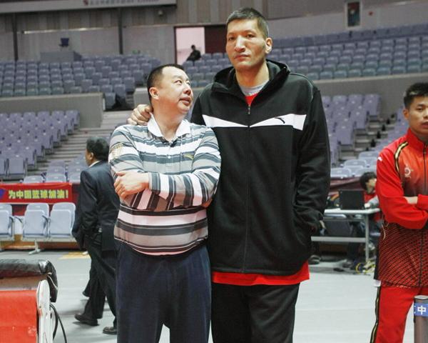 小蜘蛛谈与巴萨的传闻：这并不让我困扰，我尽量不去过多关注（小蜘蛛回应巴萨传闻：不受影响，尽量少关注）