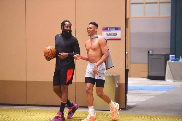 尤文战乌迪内斯大名单：伊尔迪兹领衔，弗拉霍维奇、佩林缺阵（尤文对乌迪内斯名单公布：伊尔迪兹领衔，弗拉霍维奇、佩林缺席）