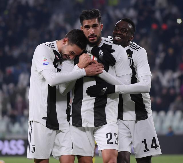 收到国足纪念球衣，尹鸿博：感谢祖国，为国出战是最大骄傲（获赠国足纪念球衣，尹鸿博致谢祖国：为国而战最荣耀）