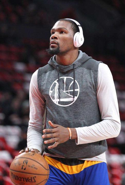 麦克阿瑟FCvs大埔亚冠赛前为香港大埔火灾遇难者...（亚冠赛前，麦克阿瑟FC对阵大埔，为香港大埔火灾遇难者致哀）